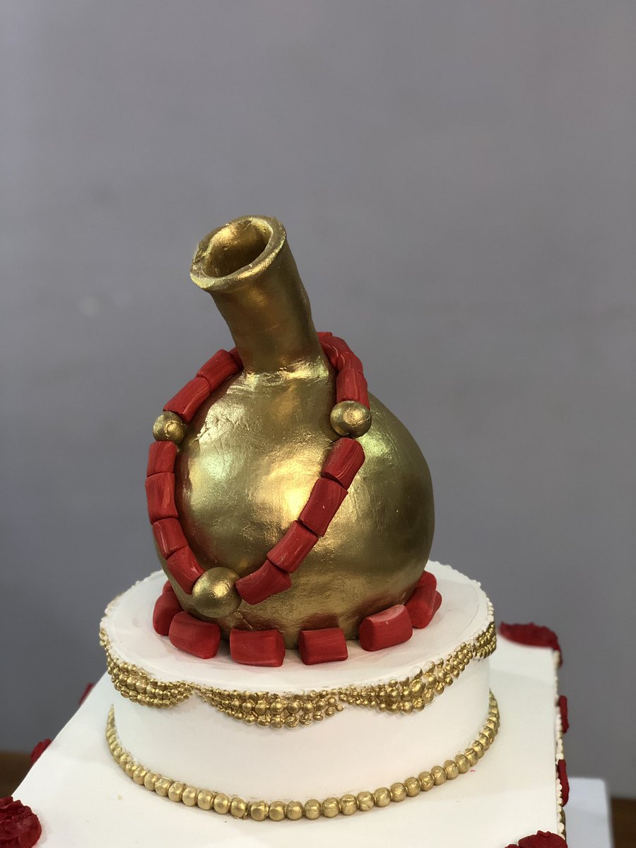 JawnTeee's tweet photo. My favour part bout this cake is the calabash 😍❤️

Good Morning 🥰 https://t.co/6DHUdBi4ga