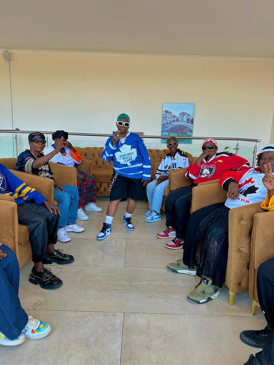 Jetu appreciation post. Just like and repost. Let’s give her flowers.