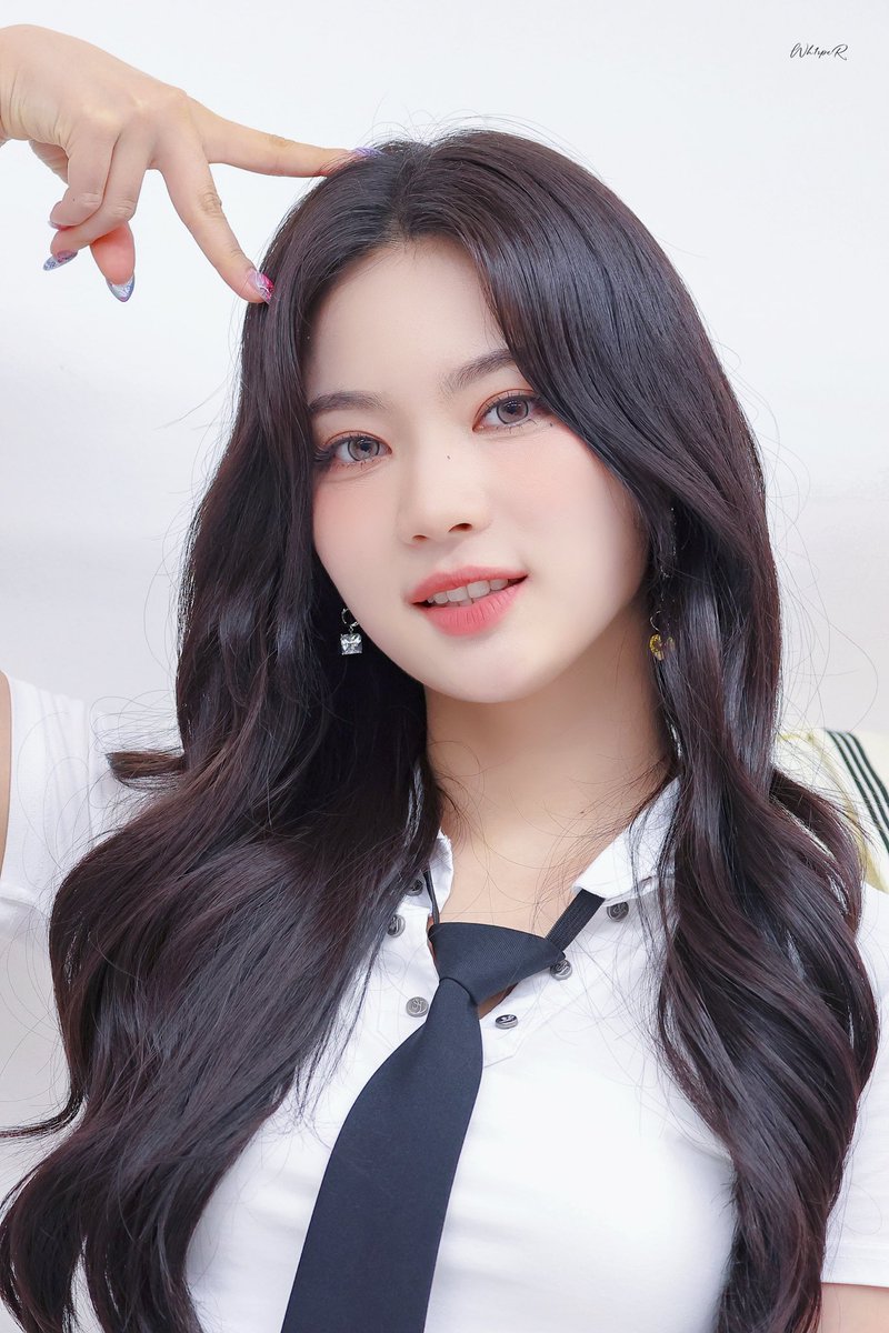 Wh1speR0123's tweet photo. 0713 위드뮤  😽😽😽😽

#이사진최고
#아이사 #ISA 
#스테이씨 #STAYC https://t.co/Oqlyxb12IO