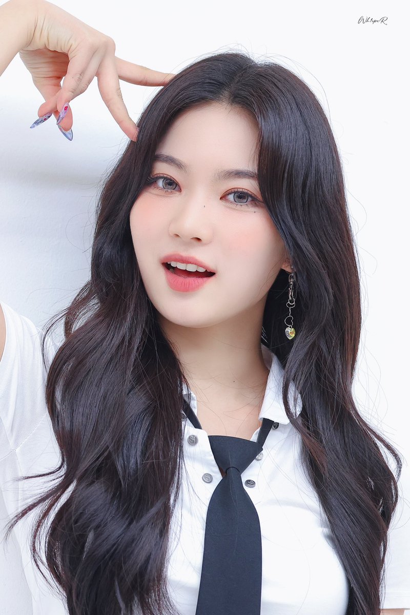 Wh1speR0123's tweet photo. 0713 위드뮤  😽😽😽😽

#이사진최고
#아이사 #ISA 
#스테이씨 #STAYC https://t.co/Oqlyxb12IO