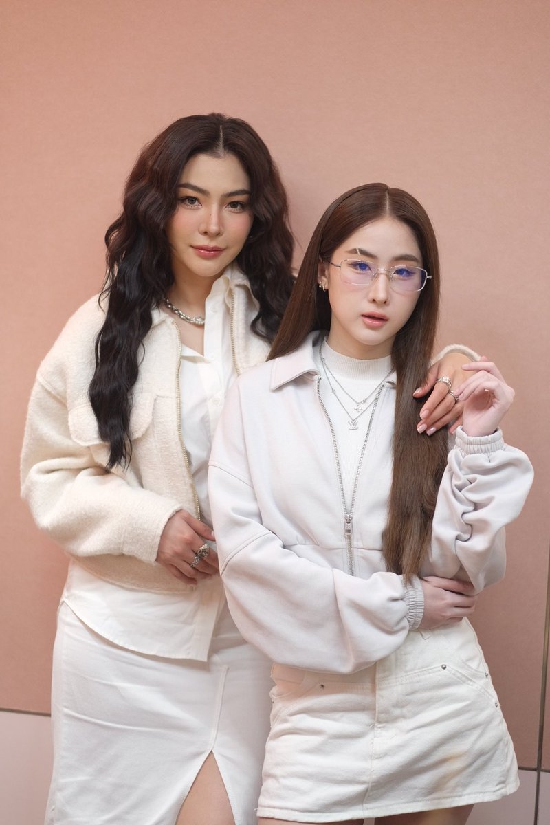 im_myouison2's tweet photo. The eyebrow slit!!!! TOP YO. 

#ฝ้ายโยโกะ #FayePeraya #YokoApasra https://t.co/k54nPHsxpP