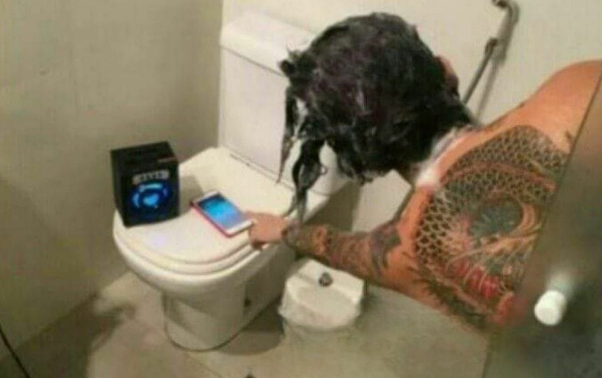 salomekpl's tweet photo. Cuando me estoy bañando y de la nada Spotify me pone a Lali Espósito https://t.co/25aDuaEzVQ