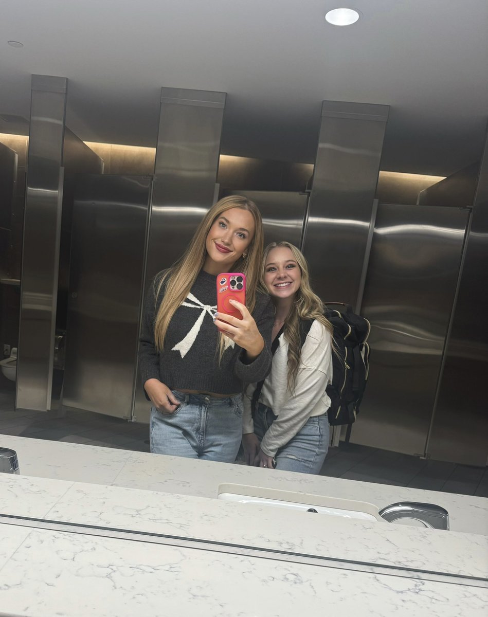 PatsKam's tweet photo. From meeting 12 years ago online and FaceTiming and texting almost daily since then to FINALLY meeting in person 🥺❤️ @__Courtneyy__ https://t.co/PzCFbcnBpV