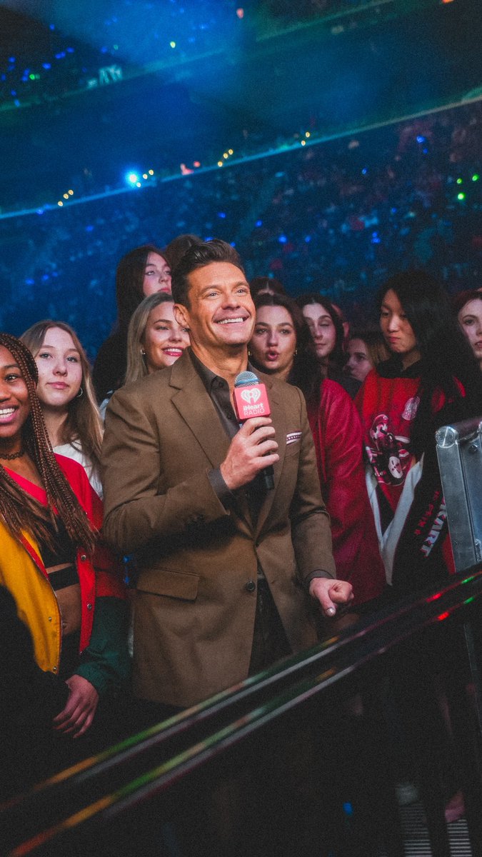 RyanSeacrest's tweet photo. All I want for Christmas is more nights like #KIISJingleBall. Thanks to the incredible artists who made this night special! https://t.co/P2TDq8JS0B