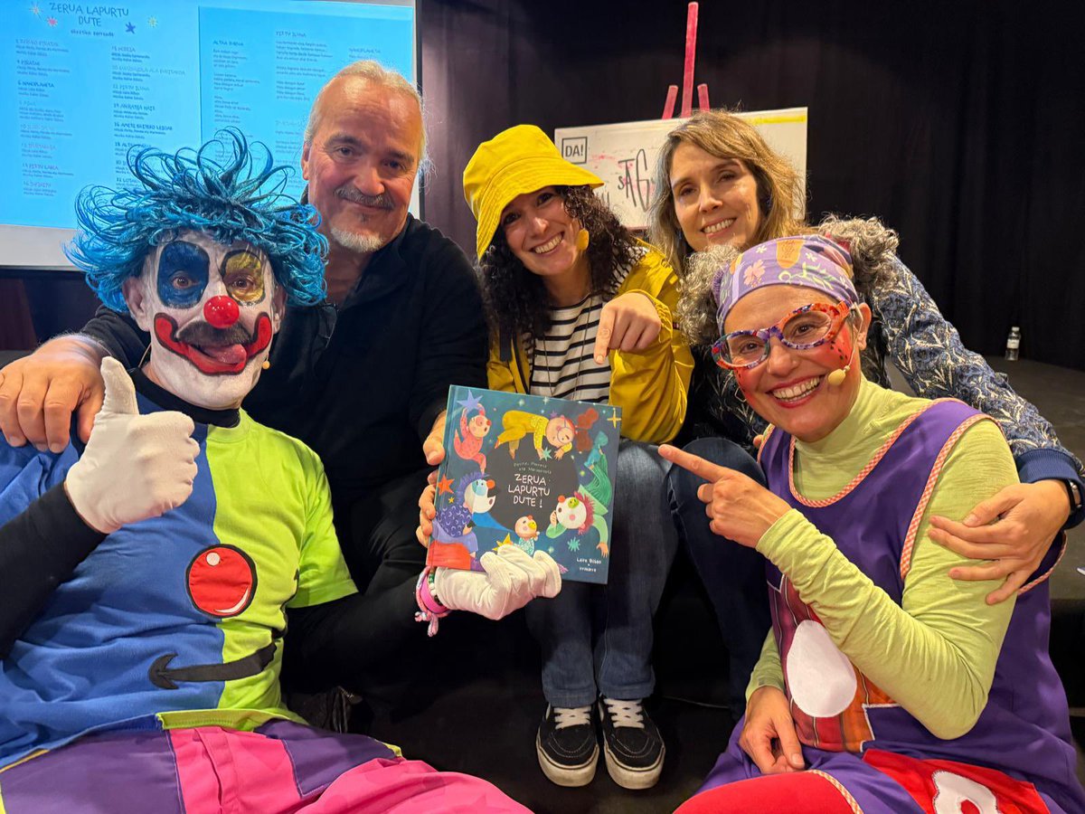 Eskerrik asko Durangora, “Zerua lapurtu dute!” ipuin-disko ilustratuaren aurkezpenera etorri zareten lagun guztioi.