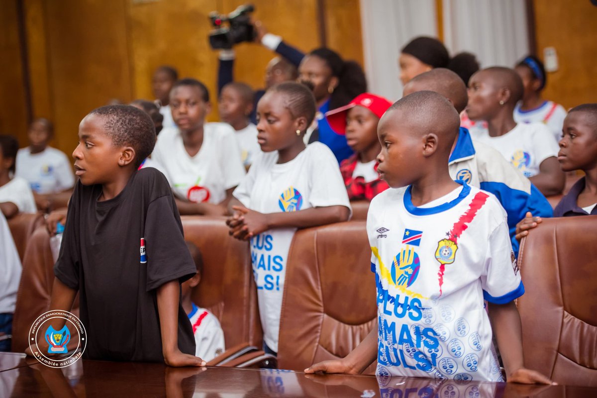 cedrickfuani600's tweet photo. ASSEMBLÉE NATIONALE : le Président Vital Kamerhre Adhère Positivement au Plaidoyer des Enfants Déplaces internes du Nord - Kivu Avant de regagner leur Province,sont Venus rencontrer le speaker de la chambre basse du parlement pour l'informer de leur présence à Kinshasa https://t.co/LHUMFmgyaO