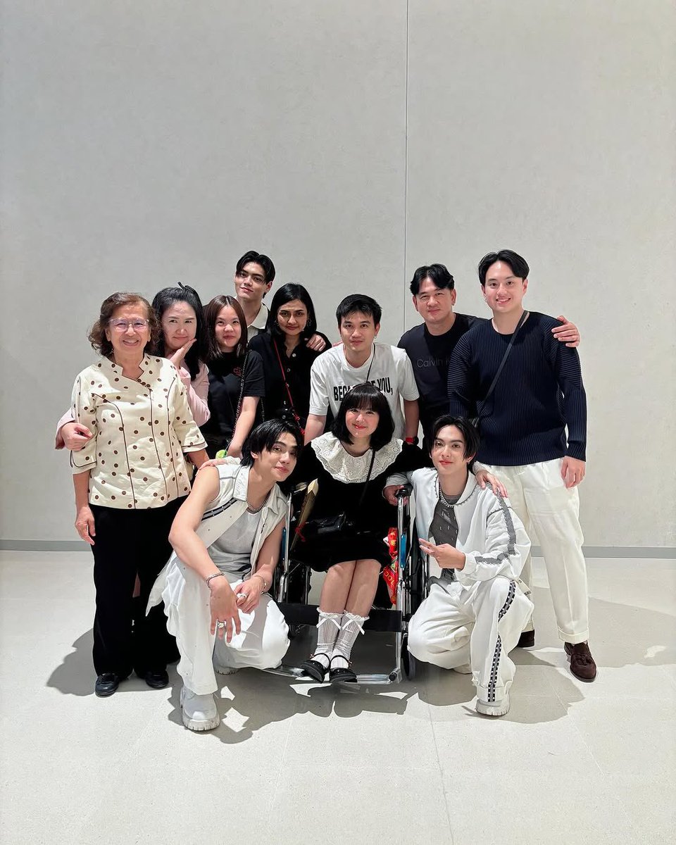 latsamee131002's tweet photo. 😭😭😭😭😭
#COPPERdechawat
#PEEMWASU
#Phututchai
#JINWOOKkim
#BUSbecauseofyouishine
#HappyBUSDAY https://t.co/Xy4IxK6Xzp