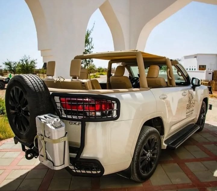 Sapayian's tweet photo. Remember back in 2022 when guys in the UAE chopped this LC300 for desert safaris https://t.co/wEE0BAWmHf