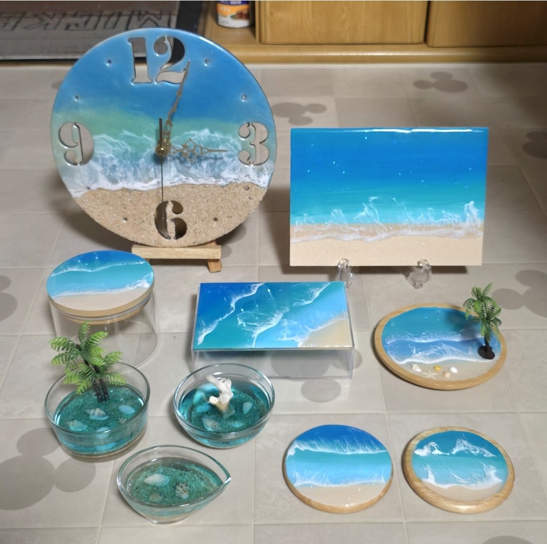 mayumin1610's tweet photo. 去年の夏、出会ってビビビ✨と来た、レジンの波アート🌊
やってみたい💕でも難しいかな？ってずっと悩んでいて、ついに一歩を踏み出して、日本レジュクラフト認定講師講座を受講❣️認定講師になれました✨マルシェや自宅レッスンや…やってみたいことは盛り沢山😁まずは自分のスキルアップ頑張るぞ💪 https://t.co/PySQS84ZGc