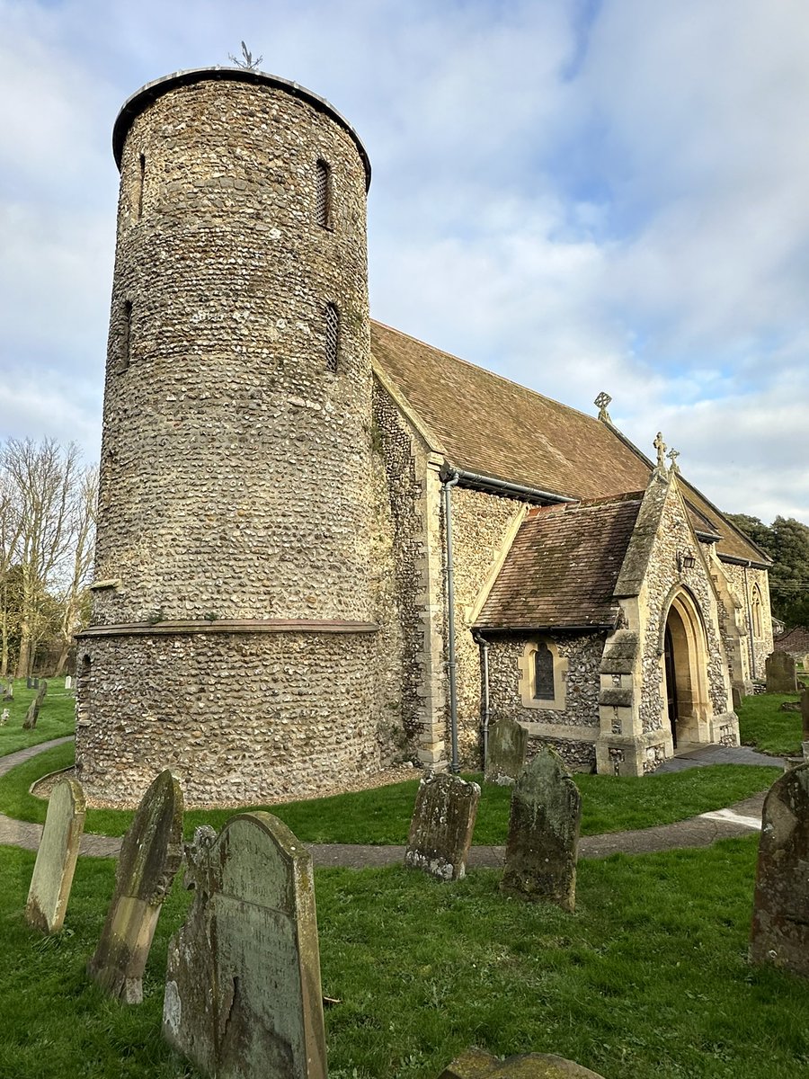 mutley7781's tweet image. 👀 St Mary’s Church, #BurnhamDeepdale #Norfolk
A late #Saxon round tower of 1050 - 1100.
The church was restored by #FrederickPreedy 1875-6.
#SteepleSafurday