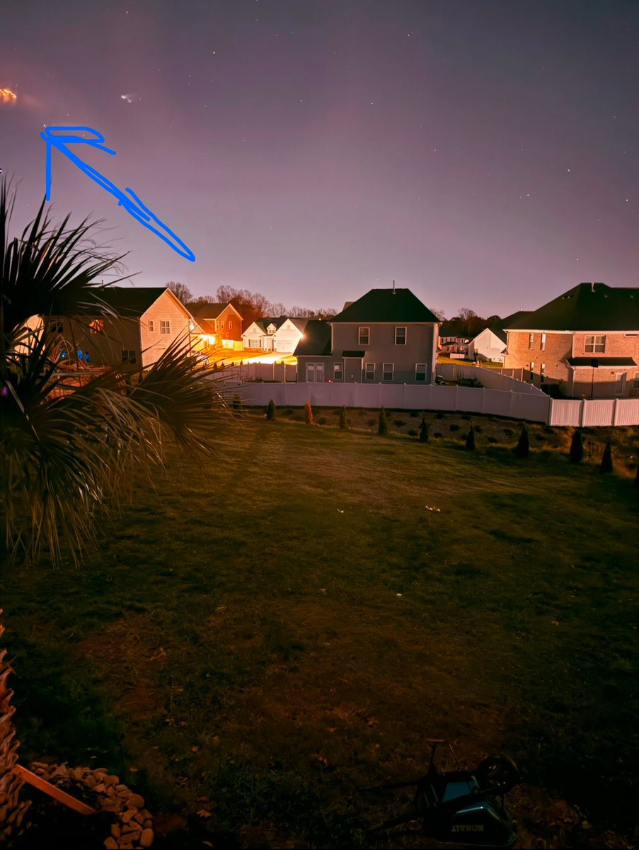 hmurshed98's tweet photo. I captured a nighttime photograph that I believe may depict an unidentified flying object (UFO). Could you provide any insights or suggestions as to its possible nature?
#Northcarolina #UFOTwitter #UFOs #UFOinvasion #ufosighting #ufo #alien #alienstage
#UAPx #UAPTwitter #drone https://t.co/6cDtGtzeyJ
