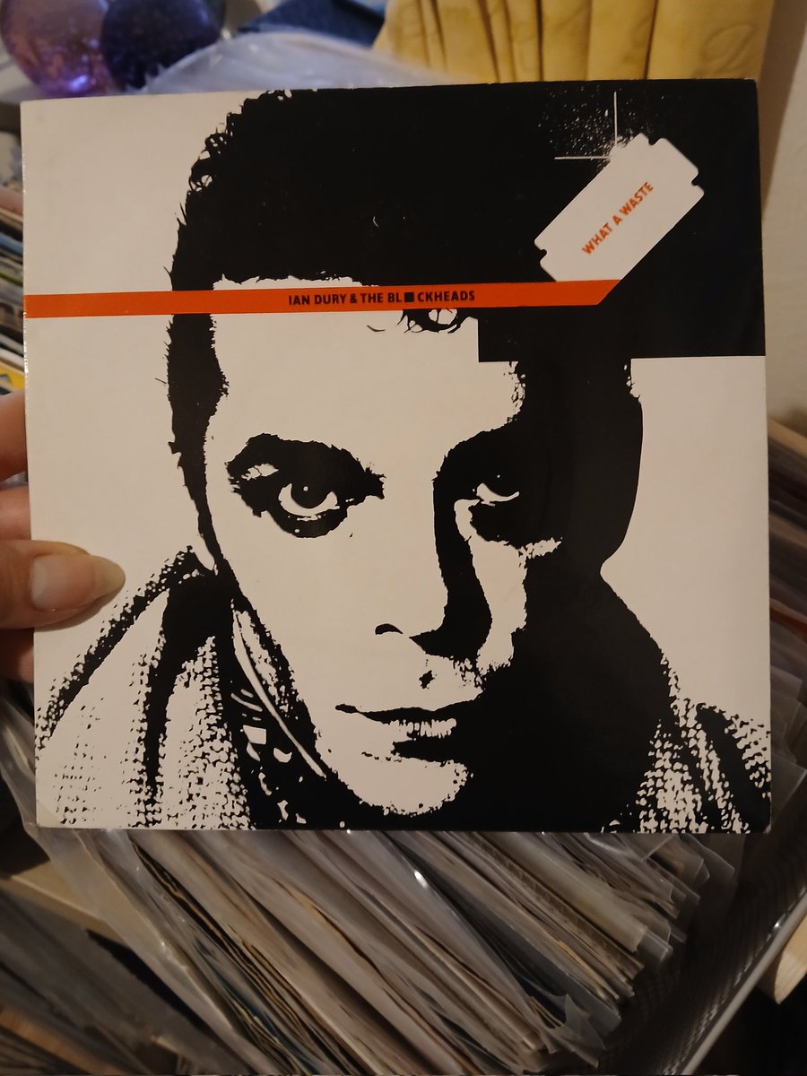 clairy_clairy8's tweet image. &quot;I could be a lawyer with strategems and ruses, i could be a doctor with poultices and bruises, i could be a writer with a growing reputation, i could be the ticket man at Fulham Broadway Station, #WhatAWaste ...&quot; ❤️ (1978) #IanDuryAndTheBlockheads Happy Saturday all!x ❤️