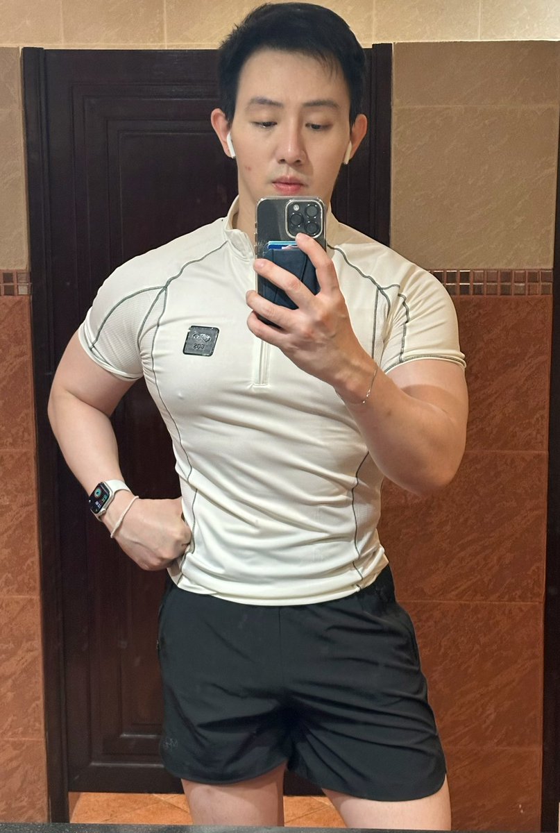myokyaw_jv's tweet photo. You know I like Solid 😁
#gym #actiff #sportswear #bangkok #Activelifestyle #workoutmotivation https://t.co/IwTZBnCa1S