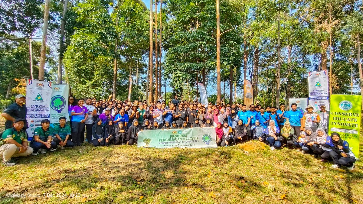 FRIMKepong's tweet photo. π²πΎ 150 sukarelawan dari 3 institusi & NGO tanam 200 pokok di SPF @FRIMKepong #Selandar, #Melaka sempena #HariSukarelawanBeliaMelaka! π
Pokok ditaja KLBC, program oleh JBSN Melaka & FRIM dirasmikan YB Datuk P. Shanmugam.
#GoGreen #Melaka π https://t.co/iyWHodtRxG