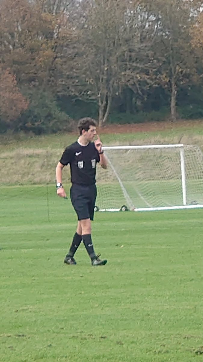 lizham2012's tweet photo. After reffing a school match yesterday we moved on to tomorrow @Verulam_PE @Verulam6thForm @refsix @AdobeWFACup https://t.co/VtLlscm23z