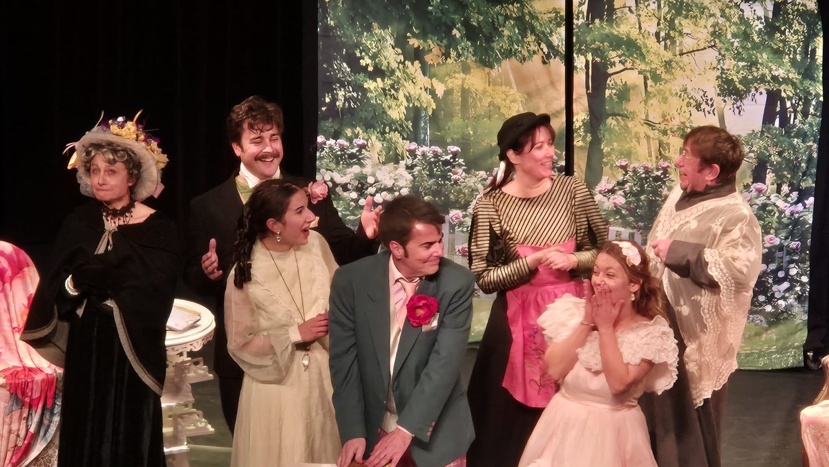 ElissaHOULES's tweet photo. "Il est important aimé" d'Oscar Wilde, traduction de Jean Anouilh. Mise en scène : Myrtille Buttner - 4 décembre 2024 Maison des Arts, Cabriès https://t.co/O9Jl6yuYMn
