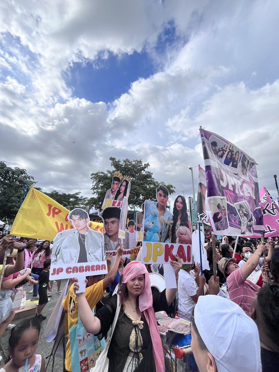 JPTrendsOFC's tweet photo. Masyadong ginalingan ng team live!

Are you still posting with us? Reply, "Good luck JP" many times using the tag!

JPEENASAYA SA TAGUIG
#JPCabrera https://t.co/PSvbqvcxhw