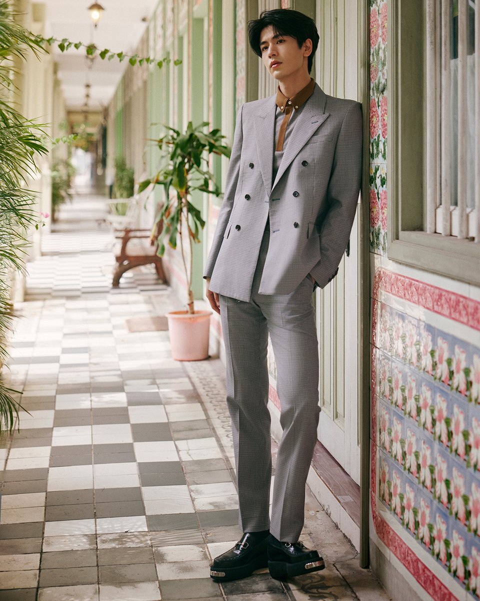 gucci's tweet photo. At events in Singapore and Hainan, China, Brand Ambassador #ZhangLinghe and #WangChuran are photographed in #GucciCruise25. #Gucci https://t.co/XgDUGVrLRB