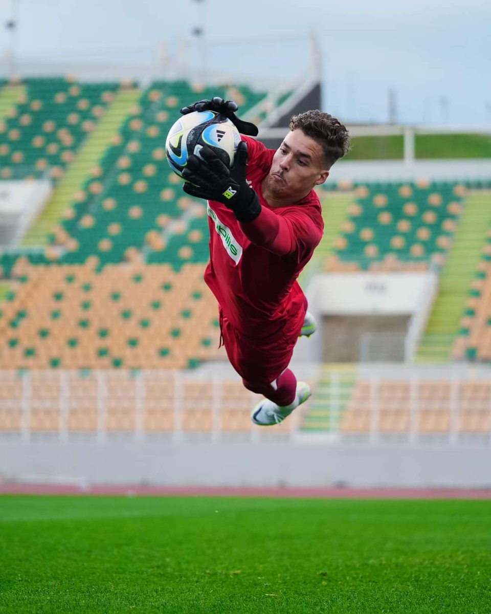 BkeeperSport's tweet photo. Avec #bkeeper, tu voles 🧤

#gloves #foot https://t.co/HSDilFUBOS