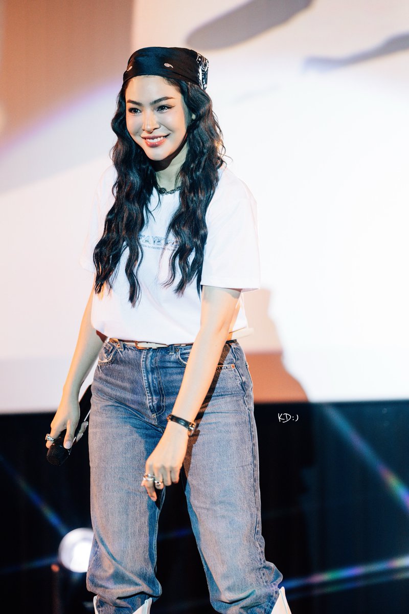 KonD___'s tweet photo. 𝙎𝙤𝙪𝙣𝙙 𝙘𝙝𝙚𝙘𝙠 🎤🎶🌻

FAYEYOKO FM CAMBODIA
#1STGLFAYEYOKOINPP 
#FayePeraya 
#FayeYoko https://t.co/LgyMB4bWuR
