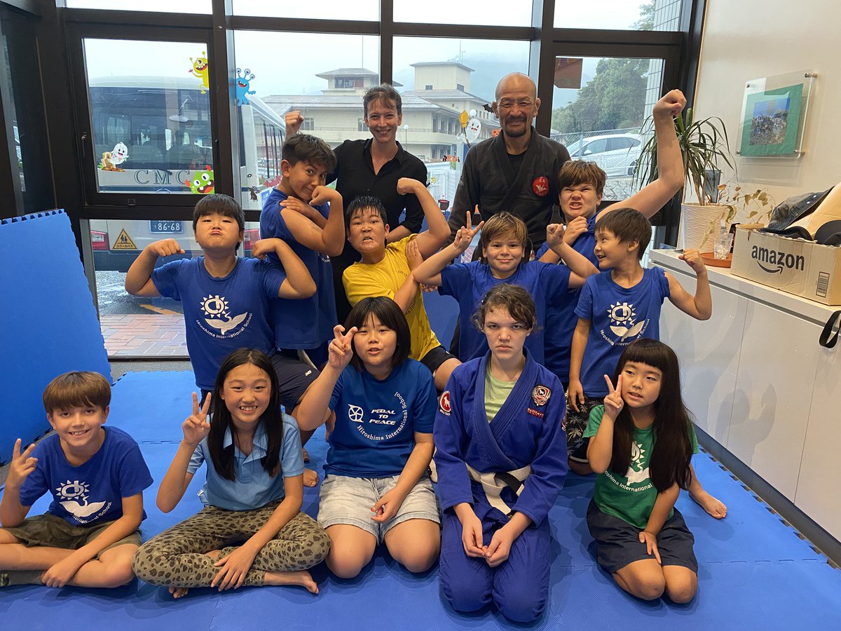 fujitajiujitsu's tweet photo. 藤田柔術HIS､今期も良子先生＆サラ先生の力をかりて､私のクラスは今日終了✌️

来週は良子先生＆サラ先生におまかせして､海外出張です✈️

次回は来年１月予定､

ビジョアン＆アリア＆スンジュン＆ジュンス＆ミウ＆リヘ＆ノア＆デュラン＆ラファエル＆ミレイ＆サイ

みんな良い子でした🙆 https://t.co/tlURCLvHh6