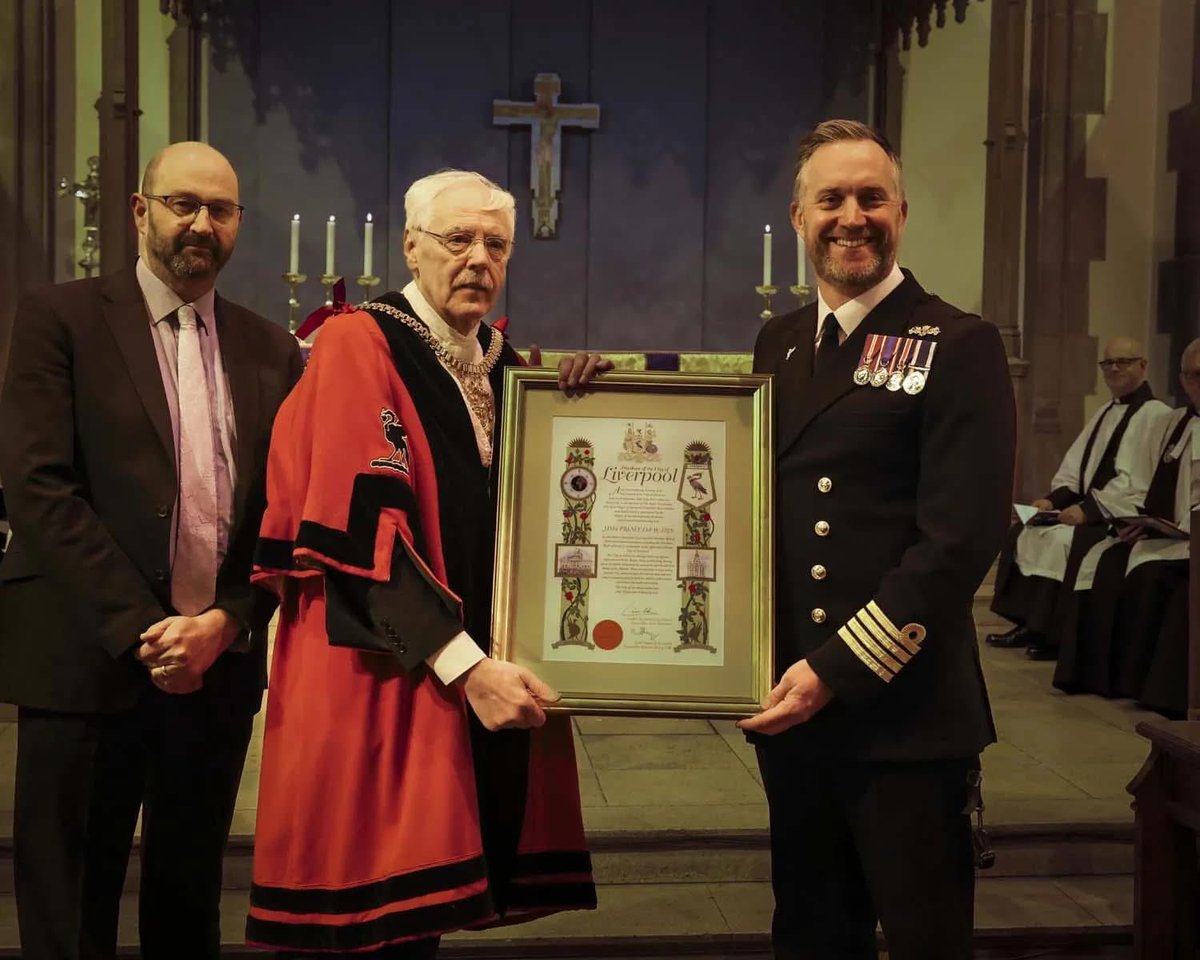 SimoneRoche's tweet image. A historic day HMS Prince of Wales receiving Freedomof the City of Liverpool - What a day What a rig run ⚓️#royalnavy @HMSPWLS @RoyalNavy #hmsprinceofwales #freedomofthecity