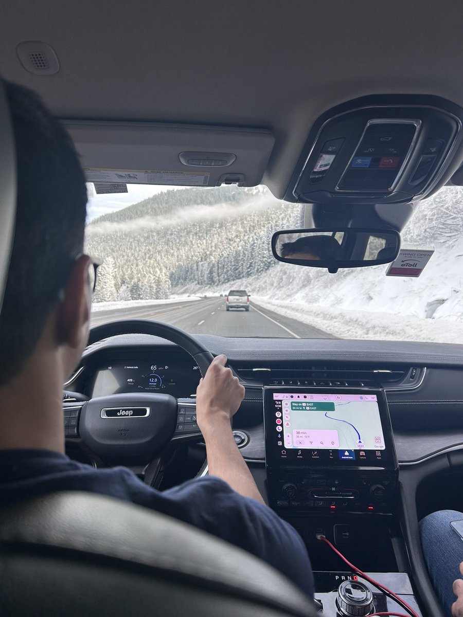 kunalmalavia's tweet photo. Hey Siri, let’s go on a roadtrip and watch some snow https://t.co/xAazyMkpJd
