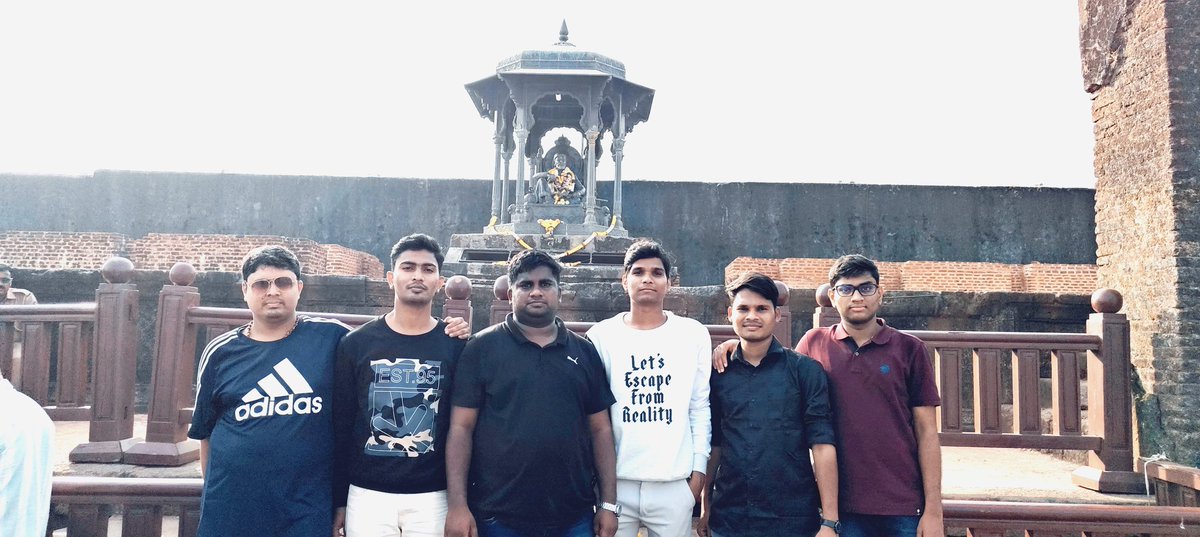 Vijaymane358's tweet photo. Raigad Fort https://t.co/J2TypbMDJj