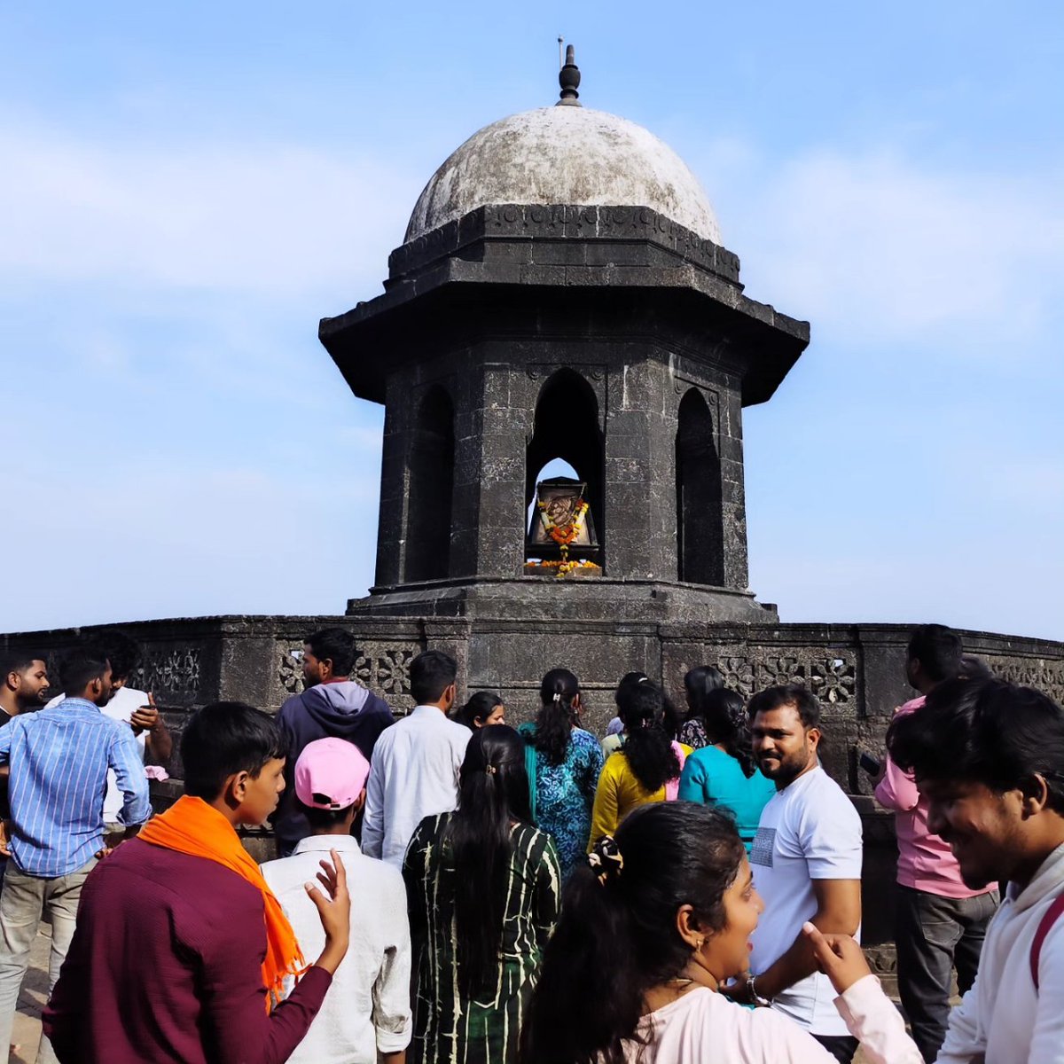 Vijaymane358's tweet photo. Raigad Fort https://t.co/J2TypbMDJj