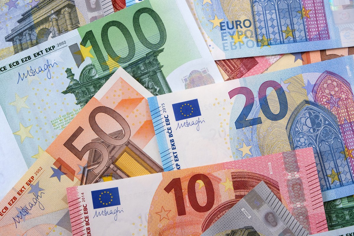 GirondinSocios's tweet photo. Épisode 2 : Les socios, un rempart contre les dérives financières

💸 Les salaires explosent, les transferts deviennent risqués…

Avec un modèle socios :
✅ Salary cap : des plafonds salariaux imposés pour éviter les excès.
✅ Contrôle démocratique : les supporters participent aux décisions.

🔒 Un football géré par les passionnés, pour les passionnés, et surtout avec plus de stabilité.

Vous en pensez quoi ?

Notre Union Notre Force !

Rejoignez Nous !

#FootballÉthique #GestionResponsable #Socios #Girondins #girondinssocios #Bordeaux