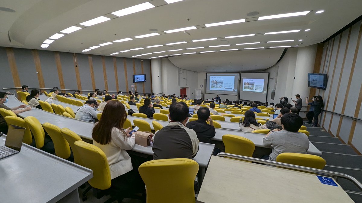 GDG Cloud DevFest Hong Kong has 8 tracks!!!

The organizers said they do it because they want to this festival for all developers (not just the AI and Cloud ones). So inspiring!