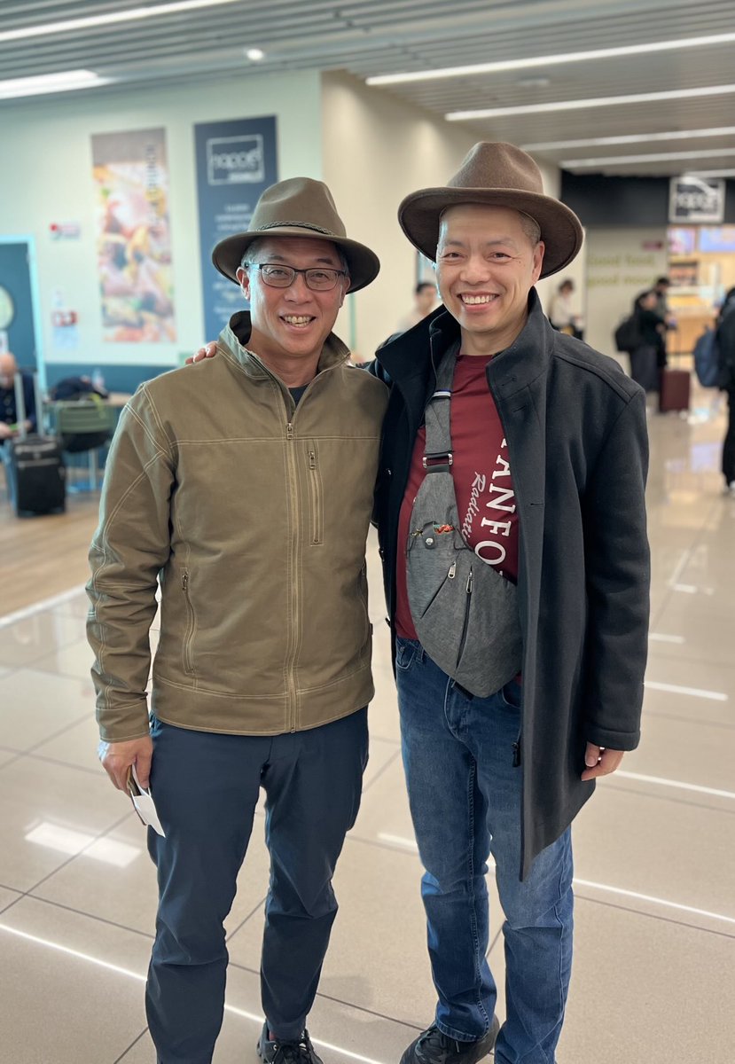 ACKoongMDPhD's tweet photo. Look who is on the same flight as I am? Nice hat @BLoo_LT_SABR! #radonc @StanfordRadOnc @MDAndersonNews https://t.co/Vx31Xt6s9B