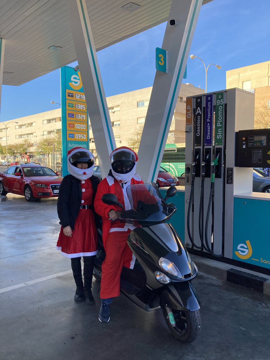 essanjeronimo's tweet image. Buenos días, ya estamos comenzando a ver a algún Papá Noel por el barrio, en este caso iban motorizados, pórtense bien que llevaban muchos regalitos!!
🎁🎄😜