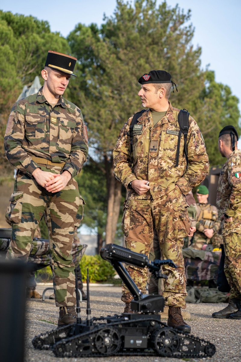 CDC1REG's tweet image. Le #1REG a eu l’honneur d’accueillir le général Mondolesi, commandant la Brigata di Cavalleria “Pozzuolo del Friuli” @Esercito. 
Une visite qui illustre la force des liens entre la @COM6BLB et nos frères d’armes italiens, unis par l’esprit de coopération et d’excellence. 🇫🇷🤝🇮🇹