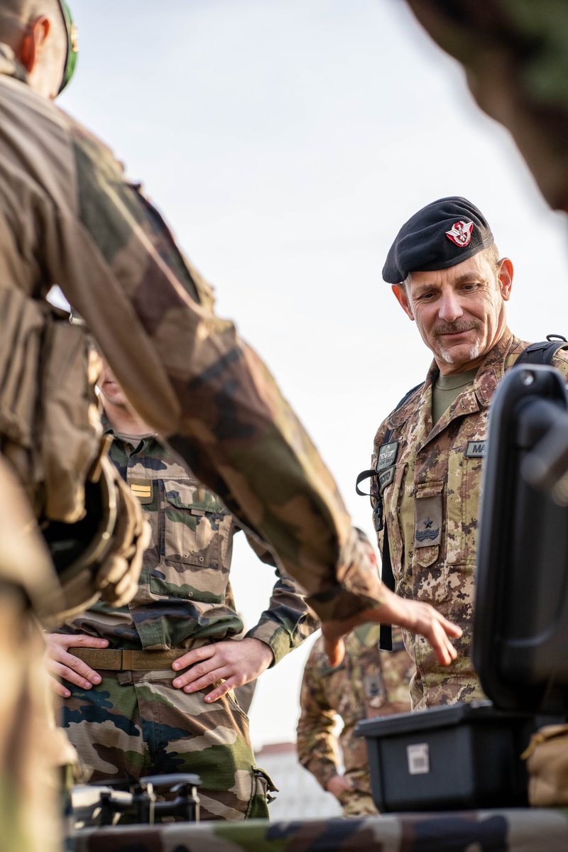 CDC1REG's tweet image. Le #1REG a eu l’honneur d’accueillir le général Mondolesi, commandant la Brigata di Cavalleria “Pozzuolo del Friuli” @Esercito. 
Une visite qui illustre la force des liens entre la @COM6BLB et nos frères d’armes italiens, unis par l’esprit de coopération et d’excellence. 🇫🇷🤝🇮🇹