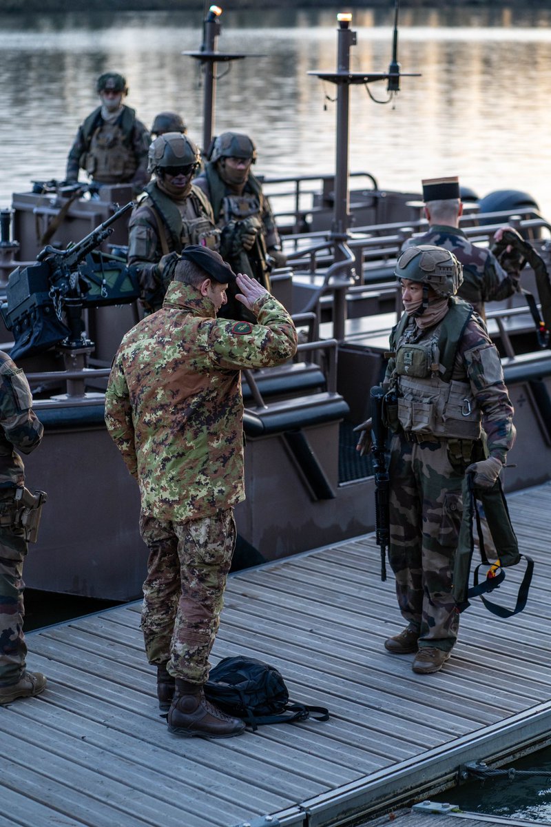 CDC1REG's tweet image. Le #1REG a eu l’honneur d’accueillir le général Mondolesi, commandant la Brigata di Cavalleria “Pozzuolo del Friuli” @Esercito. 
Une visite qui illustre la force des liens entre la @COM6BLB et nos frères d’armes italiens, unis par l’esprit de coopération et d’excellence. 🇫🇷🤝🇮🇹