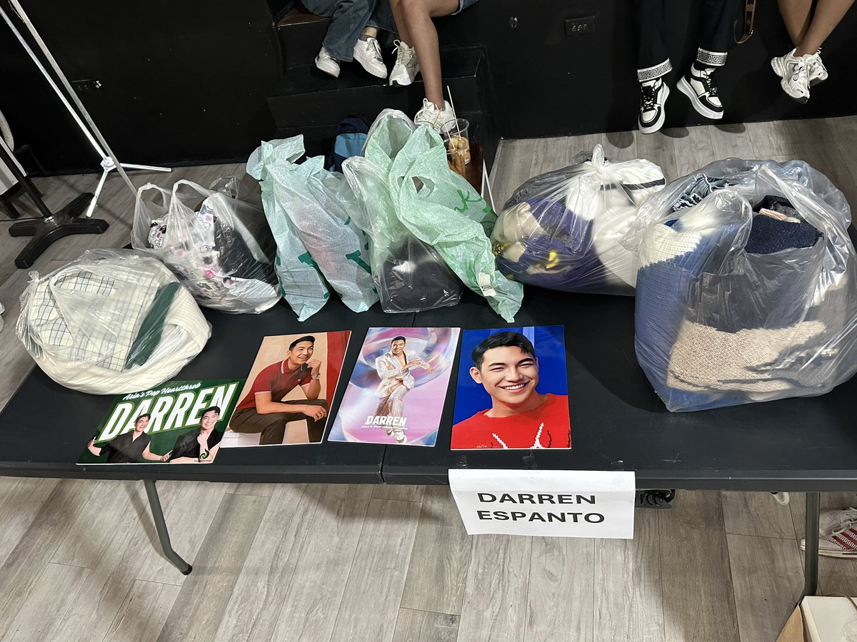 TheDarrenatics2's tweet photo. Sold out! Darren's items are all sold out in just an hour at the Academy of Rock Celebrity Bazaar!💚

#DARREN @Espanto2001 https://t.co/qJTizTOG8F