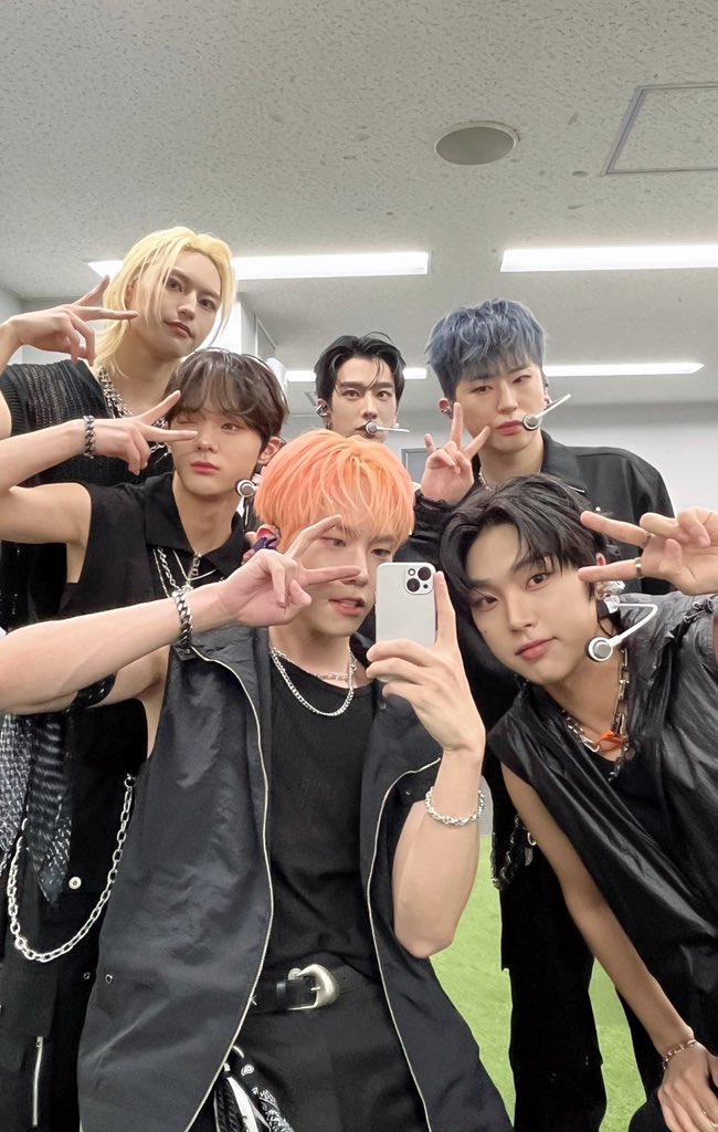 nchiveofficial's tweet photo. [📷]
잠시후에 만나요 세이브🩵
#엔카이브 #NCHIVE #NCV
#오브문스튜디오 #AUBEMOONSTUDIO https://t.co/eSIBpowaPM
