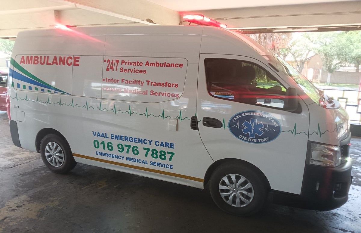 VEC treated &amp; transported a critically injured patient from a business premises in Sasolburg to a local medical facility. Thanks to Sasolburg SAPS &amp; SMR Armed response for assisting on scene 👌👌👌.
#SasolburgSAPS
#SMRSasolburg
#SasolburgSafety
#SasolburgCPF