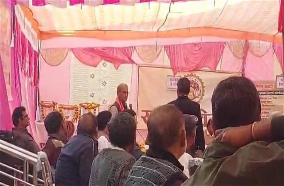 punjabkesarimp's tweet image. विधायक और एसडीएम में हो गई तीखी बहस, एसडीएम बोले- मुझे हटवा देना, विधायक ने कहा- हटवाऊंगा नहीं कार्रवाई करवाऊंगा #MadhyaPradeshHindiNews #Satna #PublicProblem #MLASurendraSinghGaharwar #SDMJitendraVerma 
@BJP4MP @INCMP 
mp.punjabkesari.in/madhya-pradesh…