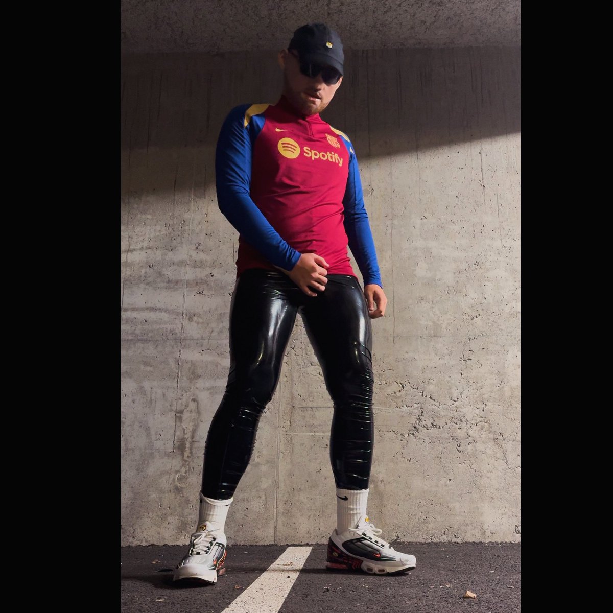 WXX20111's tweet photo. #latex #rubber #siliconmask #kiffeur #niketn #scally https://t.co/Xuy3S7wtEL