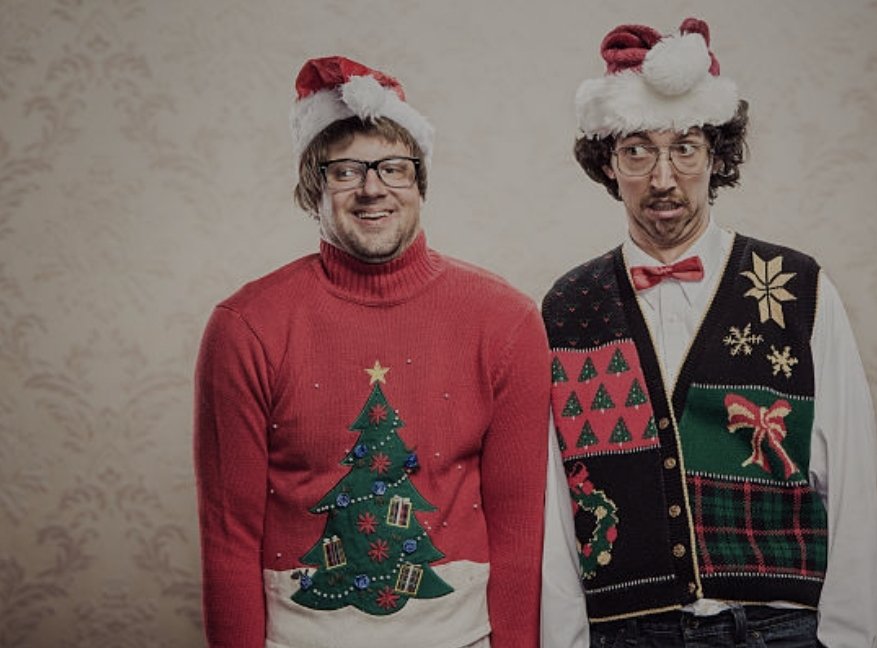 Pauline69006's tweet image. Lui tricoter un #pulldeNoël pour lui réchauffer le #cœur ? Nullement. Si le beau nous rassemble, pourquoi donner dans le moche ?