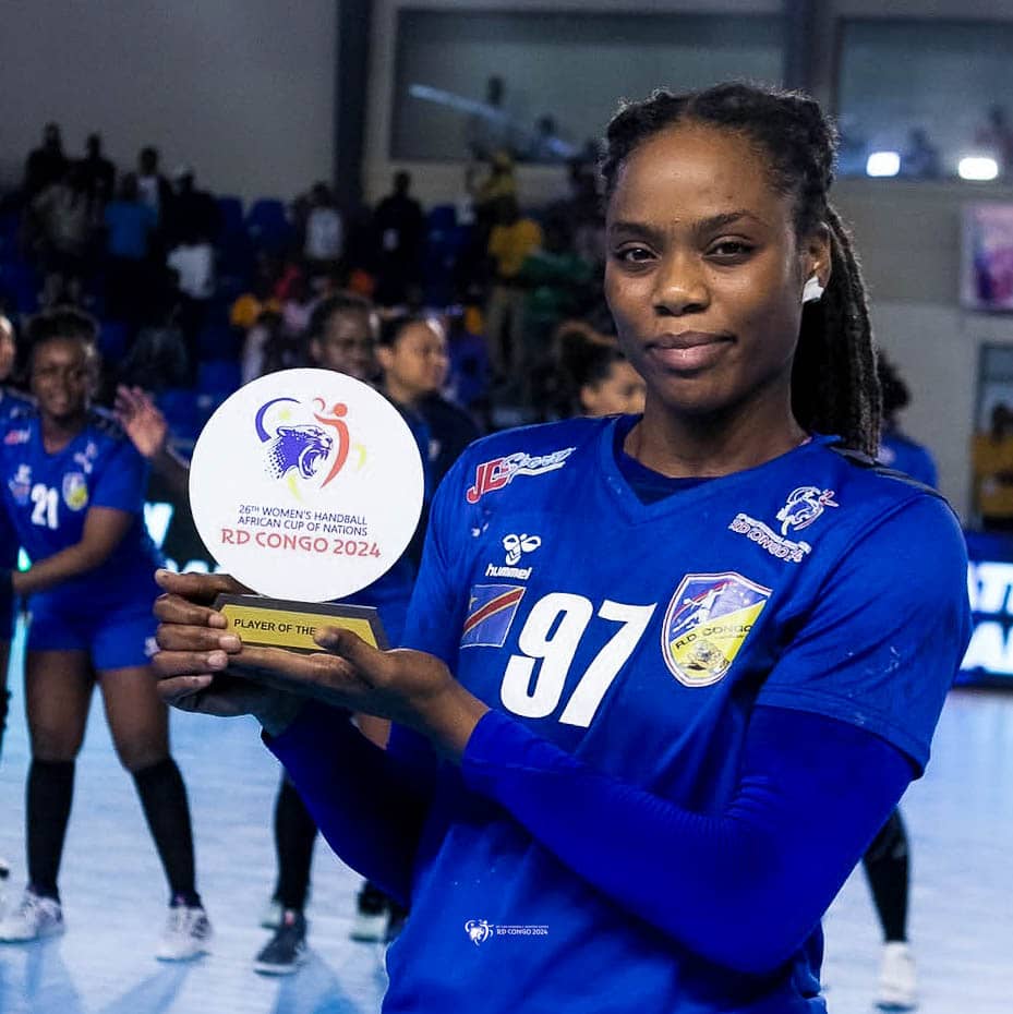 fehandrdc's tweet photo. Félicitations à Ngonga Kiala et Alexandra Shunu ! 🎉🏆

Troisième distinction individuelle pour Alexandra Shunu, élue Joueuse du Match lors de la belle victoire contre l'Algérie ! 👏 https://t.co/fesAdEot7f