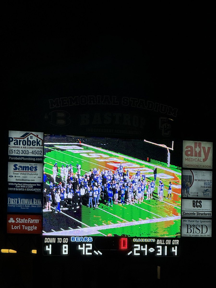 Bears win!!! For the first time in school history, La Vernia has advanced to the state semi-finals! Final four in the state! So proud of our kids. The grit and resiliency of this team is unmatched. We’re not done yet!
#JobsNotFinished #OneHeartbeat