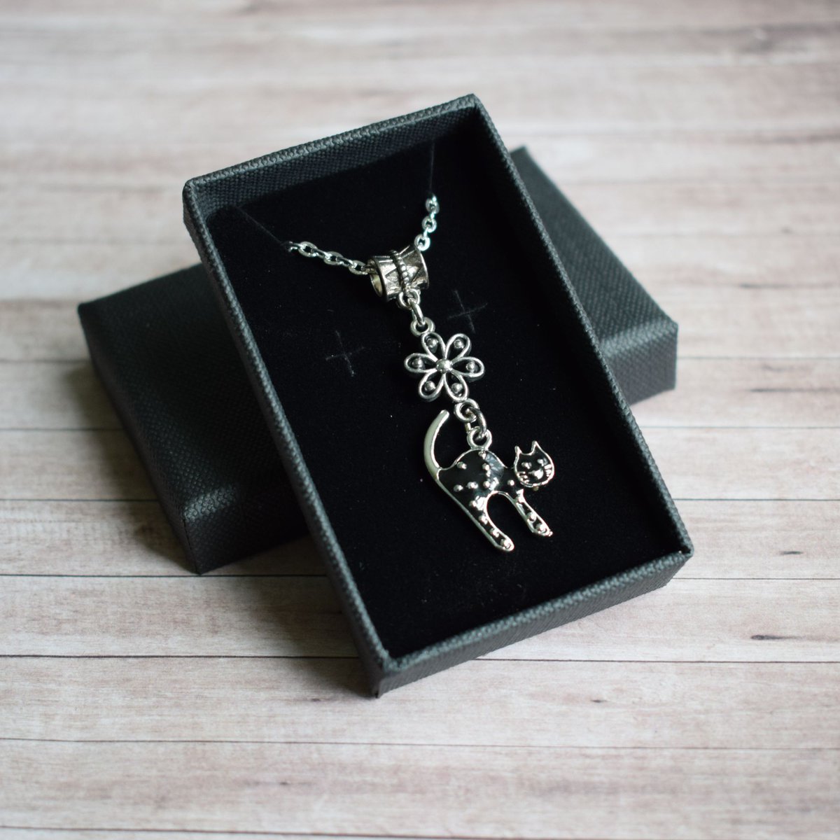 SarahDaisyBlue's tweet photo. How about one of these dainty cat necklaces for a cat lover's gift! They come gift boxed and I can post direct if needs to be to ensure they get there on time!

#CatLovers #Caturday #gifts #stockingfillers

https://t.co/8jvXPY5dEf https://t.co/eR4j9iJcpy