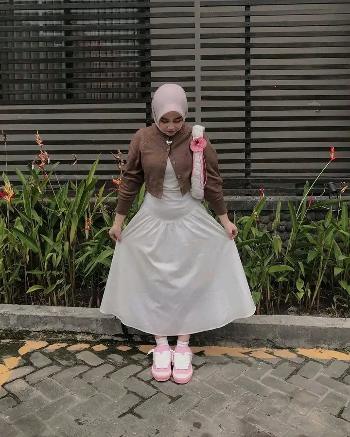 Lagi seneng ootd lucu 🤎✨️
Pakai cardi sama long skirt look nya so cute 🫶
Buat ootd hangout dijamin anti gag4l siih 😚
Spill ⤵️
Cardi: s.shopee.co.id/2AyFVTA8pi
Long skirt: s.shopee.co.id/40PtguJhA6
Tas: s.shopee.co.id/6KnoTKcF1Y
Sepatu: s.shopee.co.id/6V7EfiDaY1