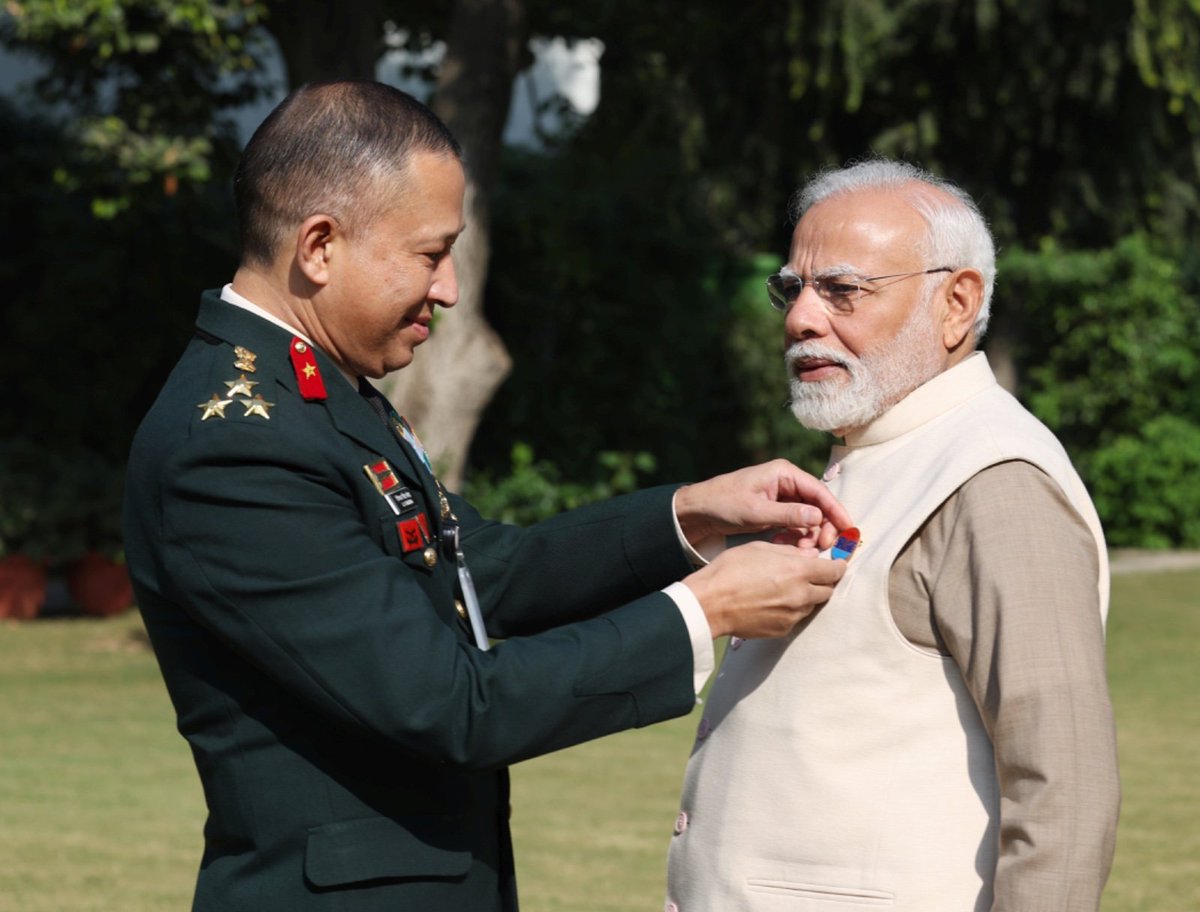 Narendra Modi tweet media