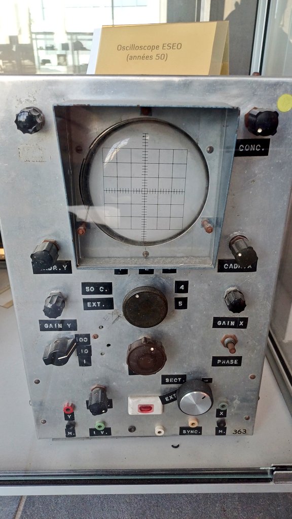 There was also an interesting exhibition of historical measurement equipment and computer technology at @Groupe_ESEO in #Angers, e.g. old storages, oscilloscopes, acoustic couplers or multimeters. It is always interesting to see how things have developed and will further develop.