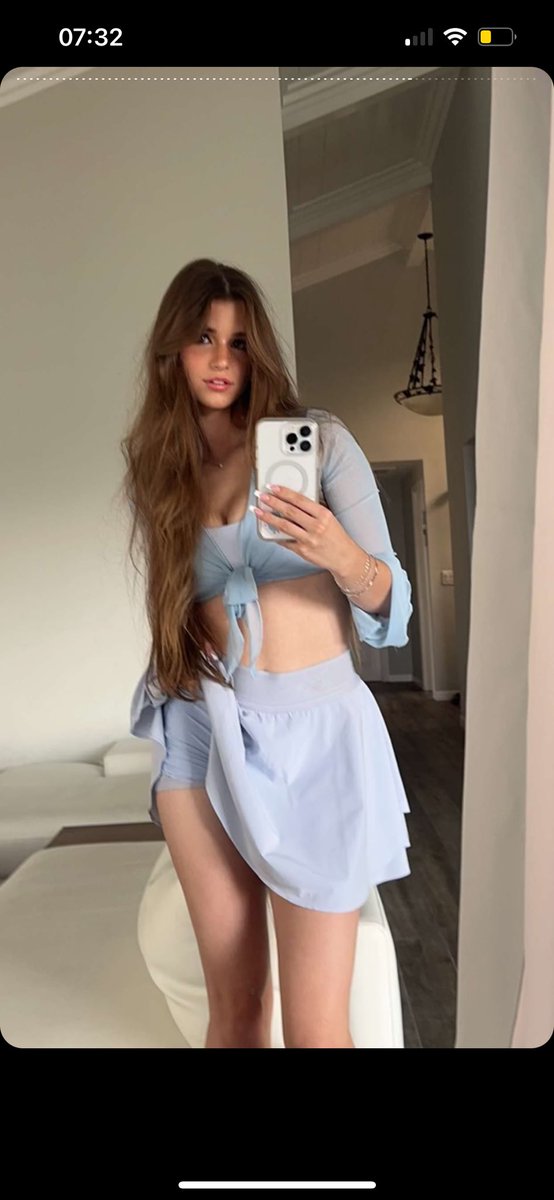 charliccdameli's tweet photo. Blue is her colour https://t.co/fz6lokmSG4