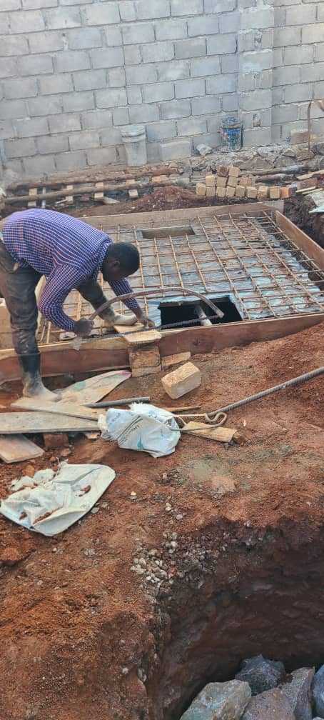 Kvalitetservce's tweet photo. Project update! 🚧 We’ve successfully plastered our septic tank and completed the formwork, preparing to receive the top member. Step by step, we’re building with precision and quality. Stay tuned for more updates! 💪 #ConstructionProgress #SepticTankProject #QualityWorkmanship https://t.co/5jekbwDLXO